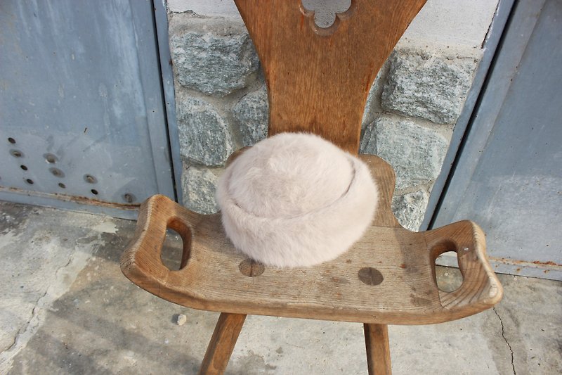 H513[Vintage帽子]{法国制里标}杏色毛绒圆帽(Made in France)(圣诞交换礼物推荐好物) - 帽子 - 聚酯纤维 卡其色