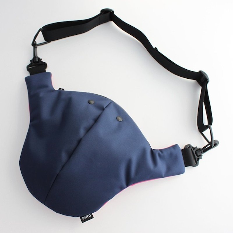 The creature bag　large　Otona-sagari　navy pink - 侧背包/斜挎包 - 聚酯纤维 蓝色