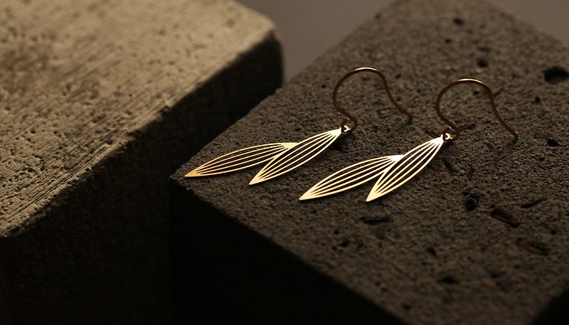 金淡竹二叶耳环 Two Sasagrasses Earrings (Gold) - 耳环/耳夹 - 其他金属 金色