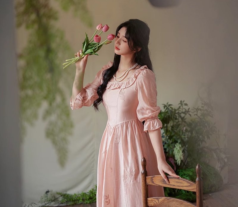 梦里花 法式木耳边连身裙 - 洋装/连衣裙 - 其他材质 粉红色