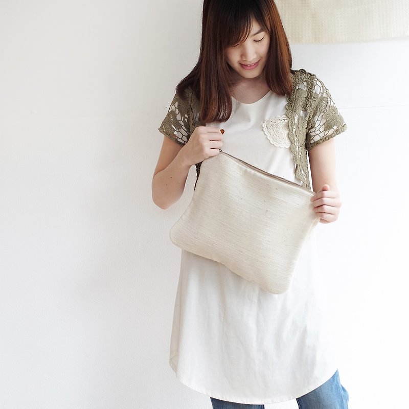 Medium Clutch Bags Hand Woven and Botanical Dyed Cotton  - 公文包/医生包 - 棉．麻 白色