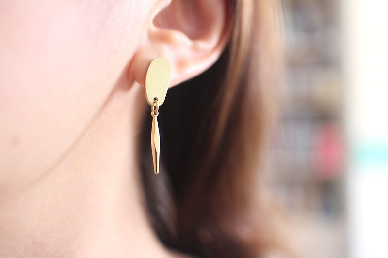 独立女子-黄铜耳环-可改夹 - 耳环/耳夹 - 铜/黄铜 金色