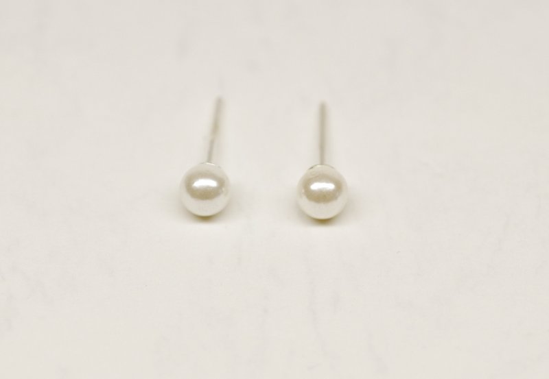 二毛银【仿正圆珍珠 5mm 纯银耳针】一对 - 耳环/耳夹 - 银 银色