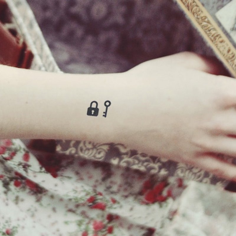 OhMyTat 手腕位置迷你钥匙锁小刺青图案纹身贴纸 (4枚) - 纹身贴 - 纸 黑色
