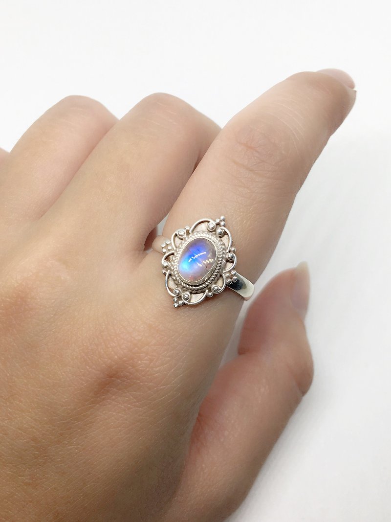 月光石925纯银异国典雅花边戒指 尼泊尔手工镶嵌制作 - 戒指 - 宝石 蓝色