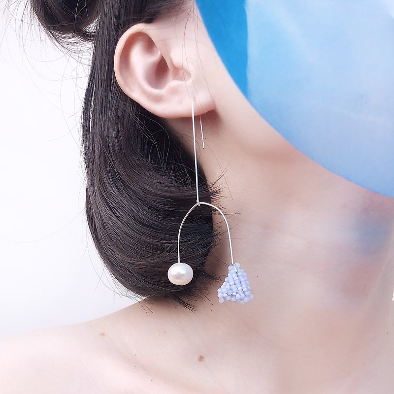 简约不对称珠绣小精致珍珠防过敏耳环 - 耳环/耳夹 - 纯银 蓝色