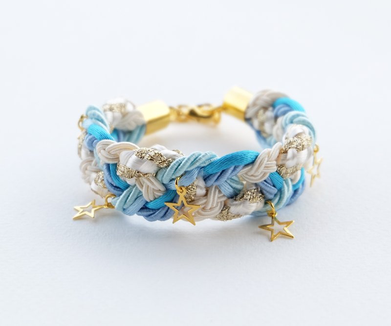 Sky blue cream braided bracelet golden stars - 手链/手环 - 聚酯纤维 蓝色