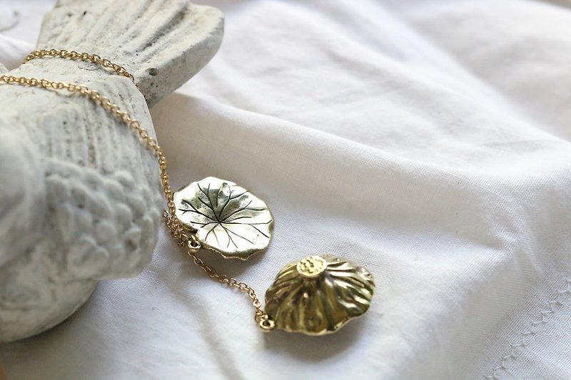 Lotus Necklace by linen. - 项链 - 其他金属 
