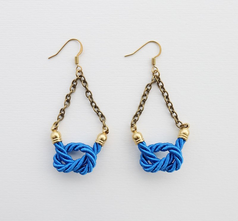 Blue knotted rope and brass chain earrings - 耳环/耳夹 - 其他材质 蓝色