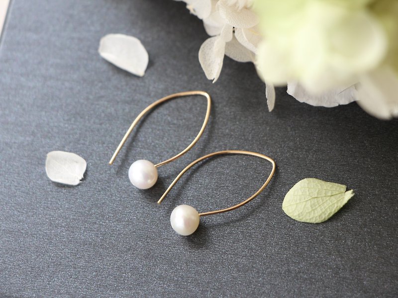 14kgf-pearl marquise hook pierced earrings - 耳环/耳夹 - 其他金属 金色