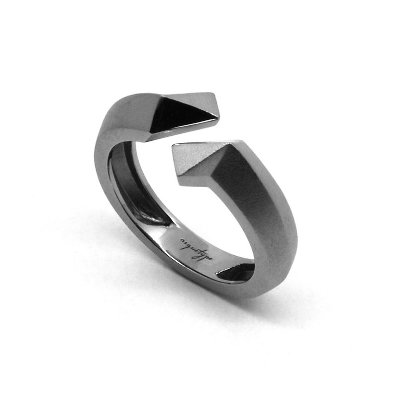 TWIST Ring (S) / Gun Metal (exclusive design jewelry : silver) - 戒指 - 其他金属 灰色