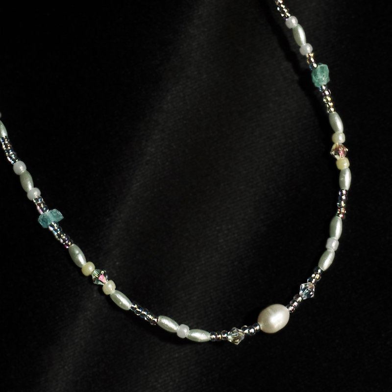 EUREKA 01 / 手工串珠项链 / 不定型淡水珍珠 / 矿石 / 彩珠 - 项链 - 半宝石 蓝色