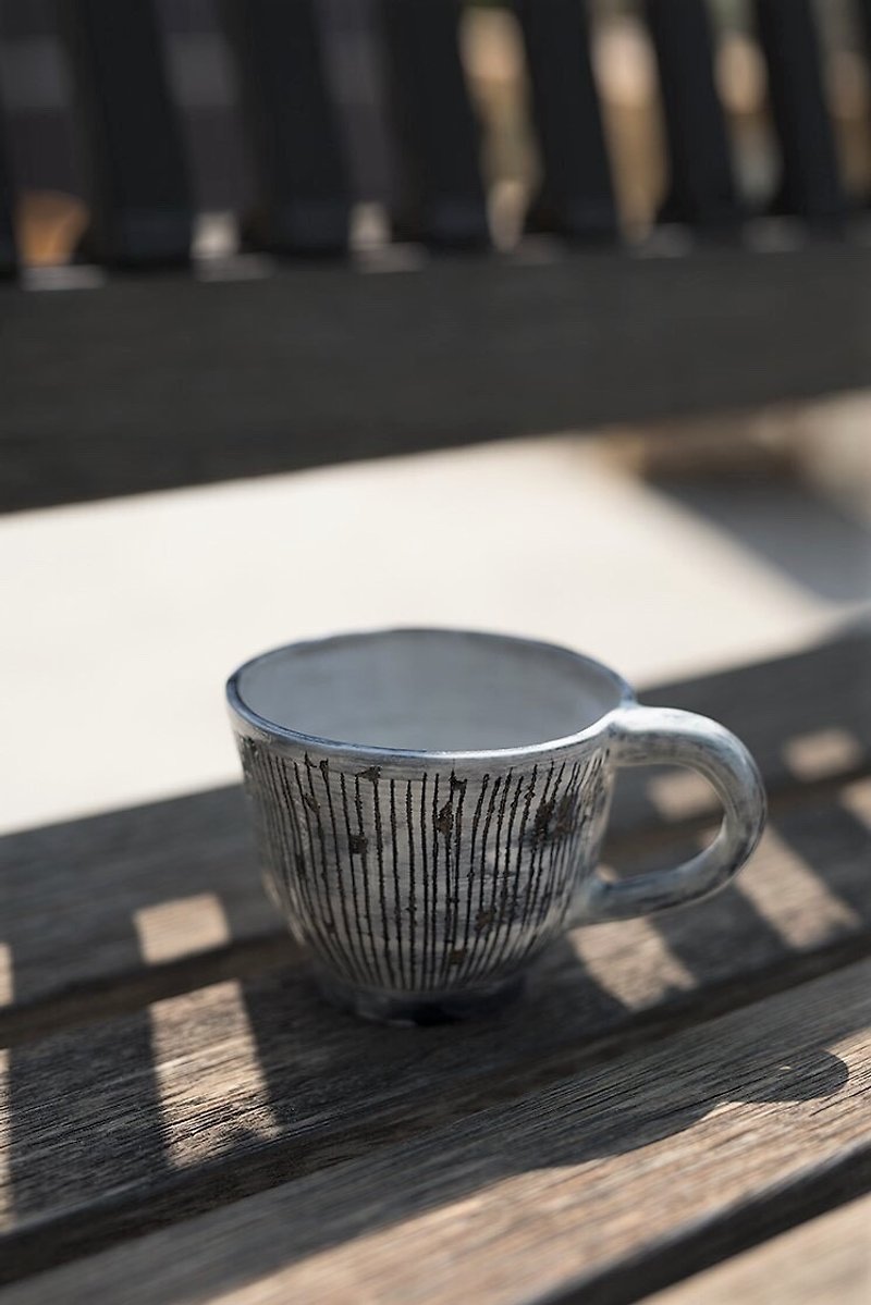 黑灰白线条个性杯_陶器马克杯 - 咖啡杯/马克杯 - 陶 灰色