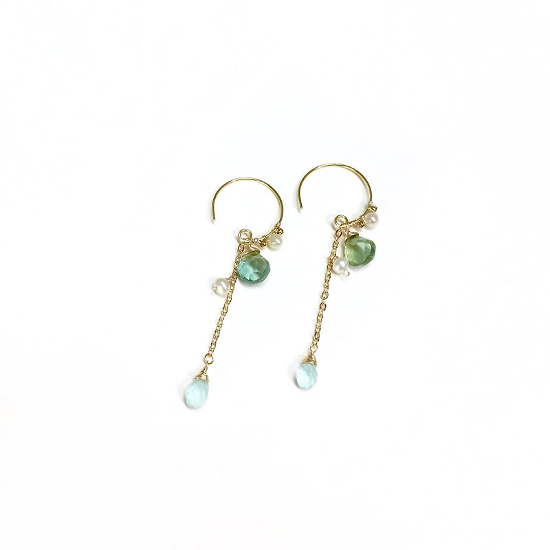 纱雾。天然珍珠与绿宝石水滴耳环。镀18k金耳钩。 - 耳环/耳夹 - 宝石 绿色