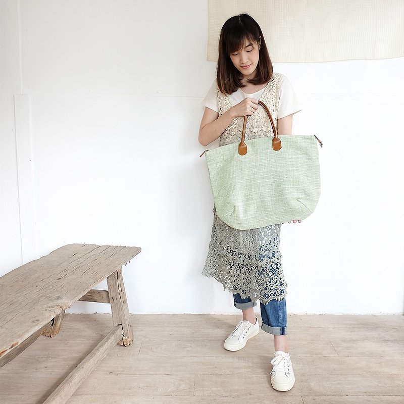 Oversize Sweet Journey Bags Handwoven and Botanical Dyed Cotton Green Color - 手提包/手提袋 - 棉．麻 绿色