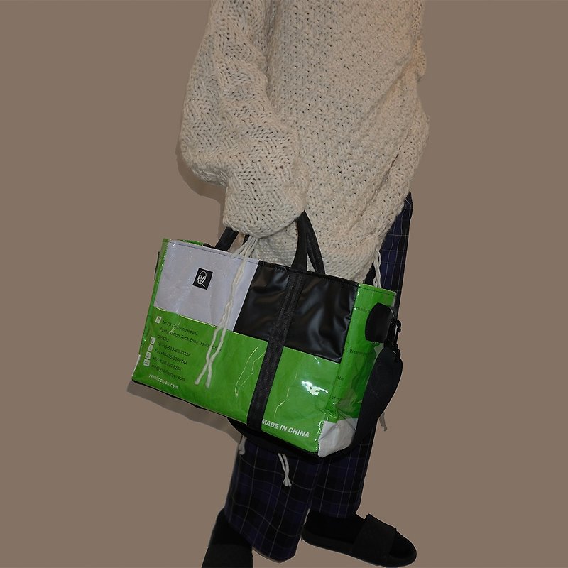 原创回收蛇皮袋拼接撞色高级感男士女士包袋托特包环保低碳新活法 - 手提包/手提袋 - 其他材质 多色