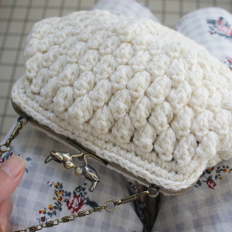 Ba-ba handmade　Popcorn crochet petit-bag No.C1039 - 手提包/手提袋 - 其他材质 白色
