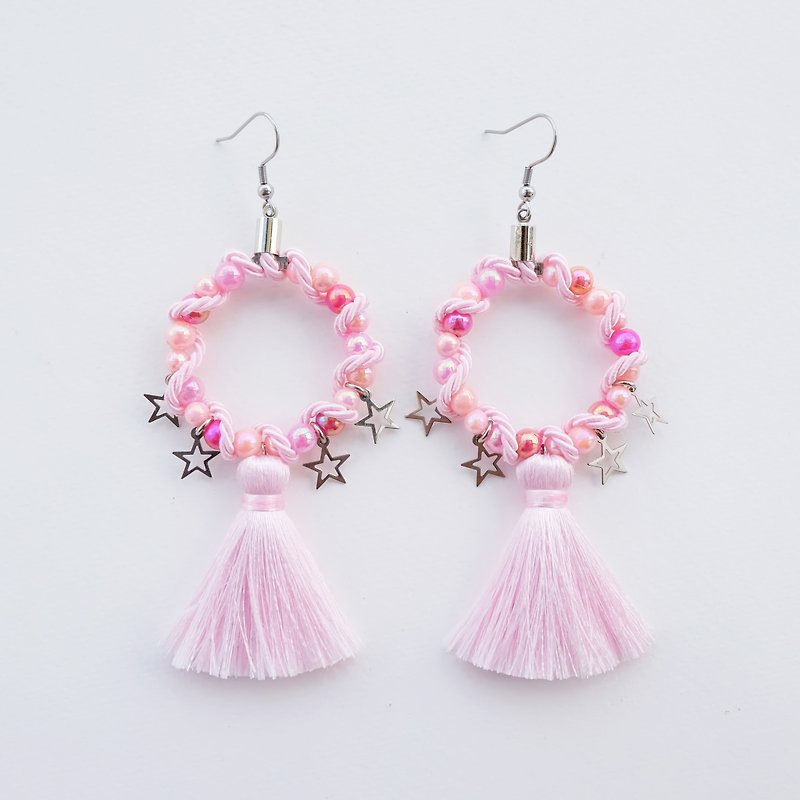 Light pink circular earrings with tassel and star - 耳环/耳夹 - 其他材质 粉红色