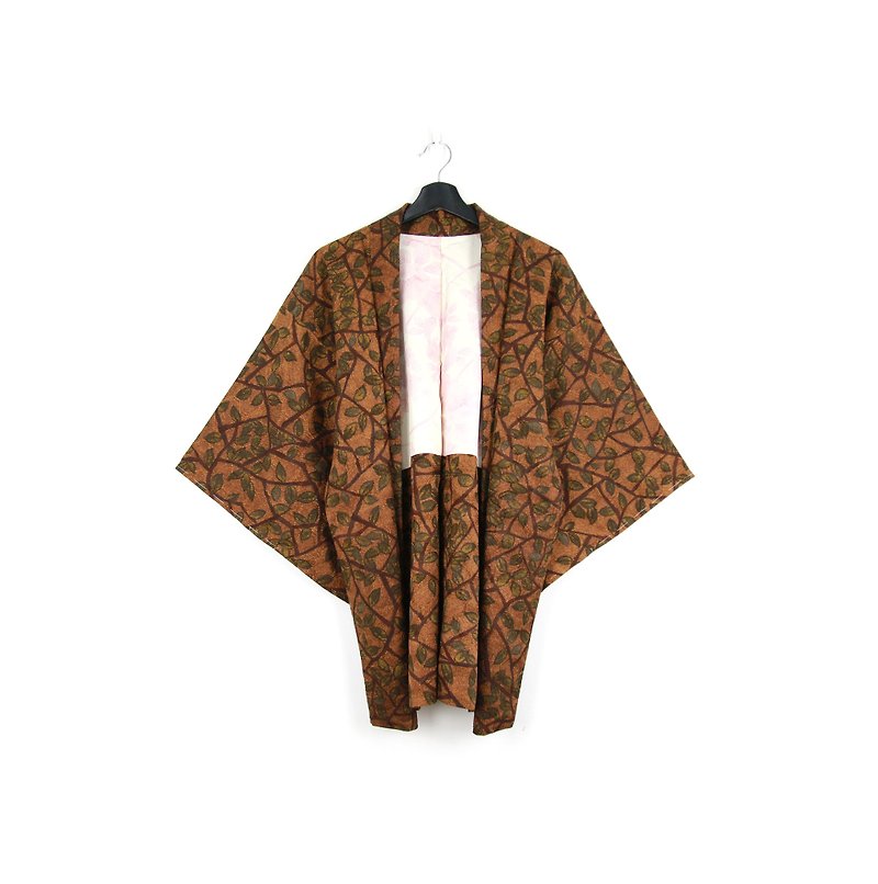Back to Green-日本带回羽织 咖啡墙树叶攀藤 /vintage kimono - 女装休闲/机能外套 - 丝．绢 