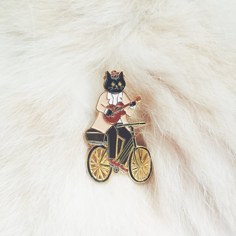#18 骑单车的黑猫先生 别针/胸针/扣针 - 胸针 - 其他金属 卡其色