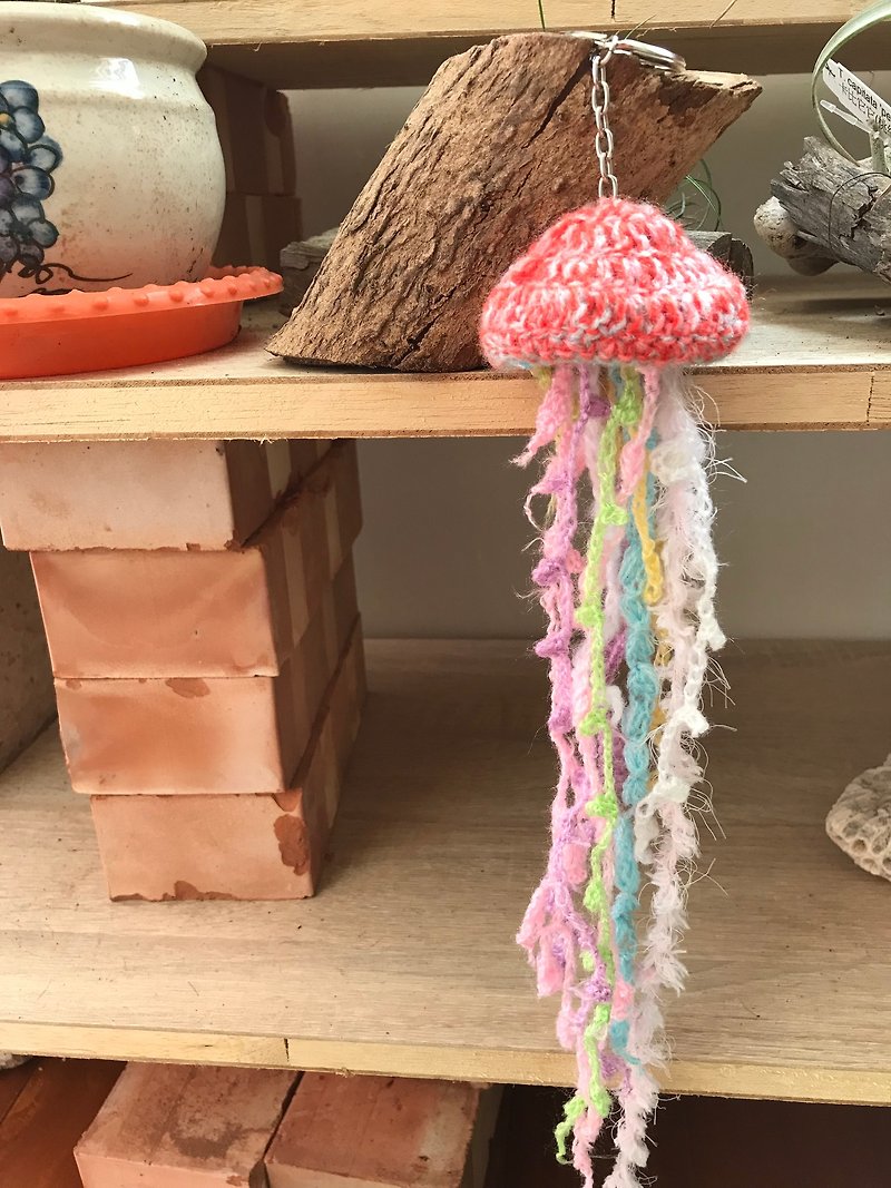 The floating jellyfish handmade key chain 手工编织水母钥匙圈 - 钥匙链/钥匙包 - 其他材质 粉红色