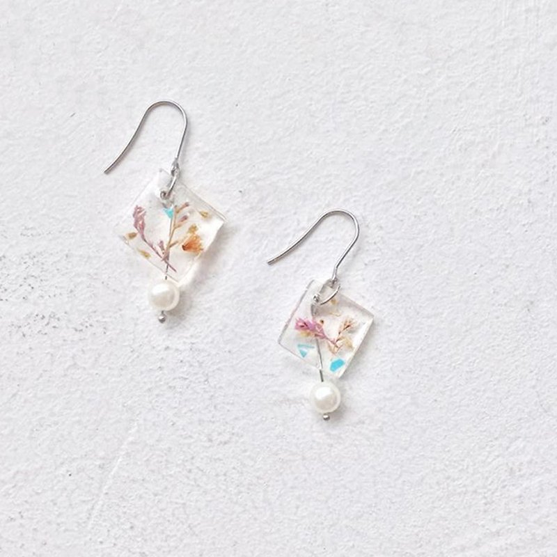 透明的花朵正方 摇摆珍珠 不绣钢耳勾 (银) - 耳环/耳夹 - 树脂 透明