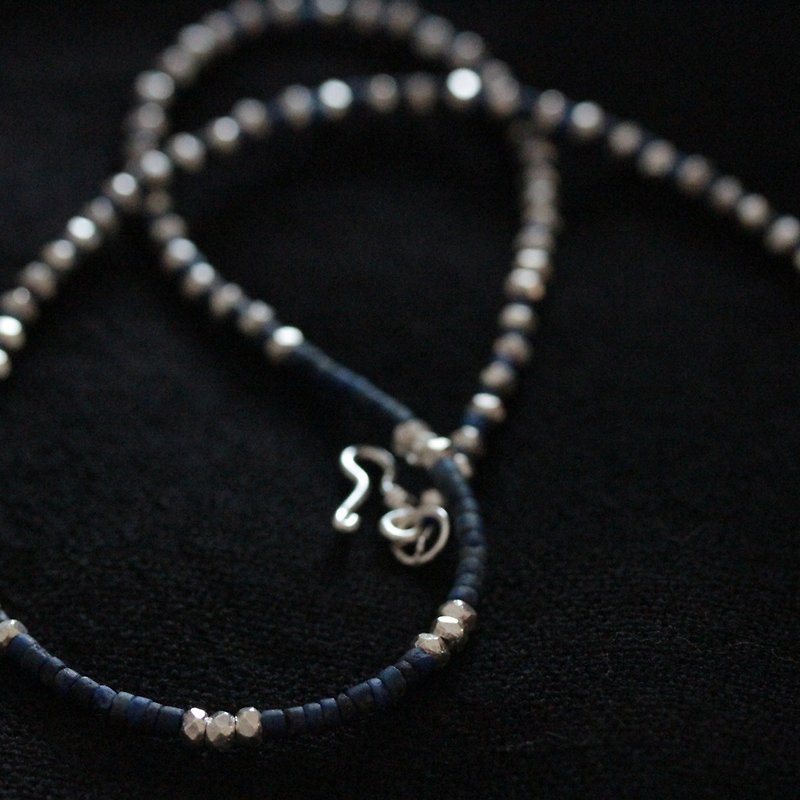 Dark blue lapis lazuli and faceted donut-shape silver beads necklace (N0044) - 项链 - 银 蓝色