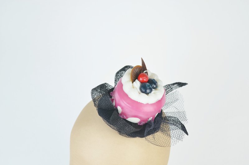 Fascinator Headpiece with Kawaii Blueberry Cream Cake & Black Veil Birthday Hat - 发饰 - 其他材质 紫色