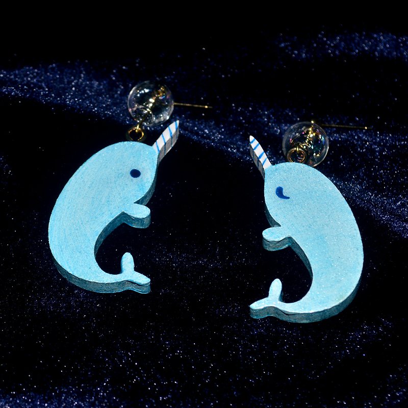 自由海洋 蓝色独角鲸不对称表情设计耳环耳饰 海洋生物 - 耳环/耳夹 - 木头 蓝色