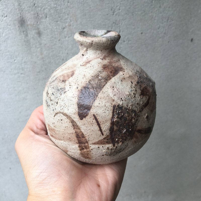 职人手绘志野花器 - 花瓶/陶器 - 陶 白色