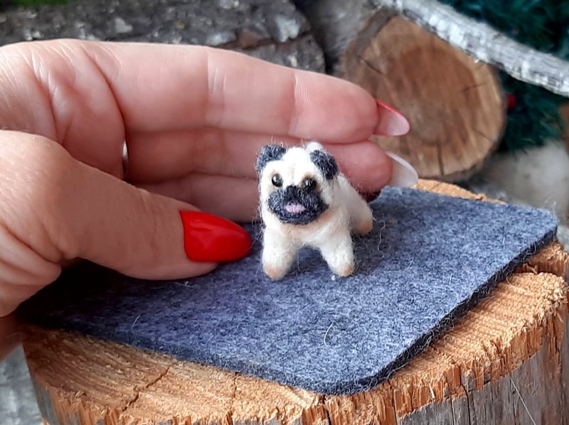 Tiny PUG Needle felted dog Miniature animal Miniature Phone charm KEY RING - 玩偶/公仔 - 羊毛 