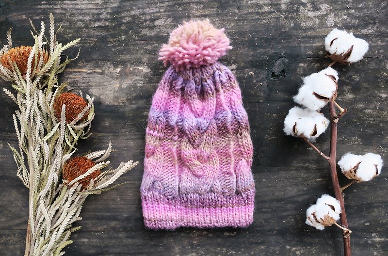 阿母100%的手作帽-麻花编织毛球帽-粉色系渐层/圣诞节/交换礼物 - 帽子 - 羊毛 粉红色