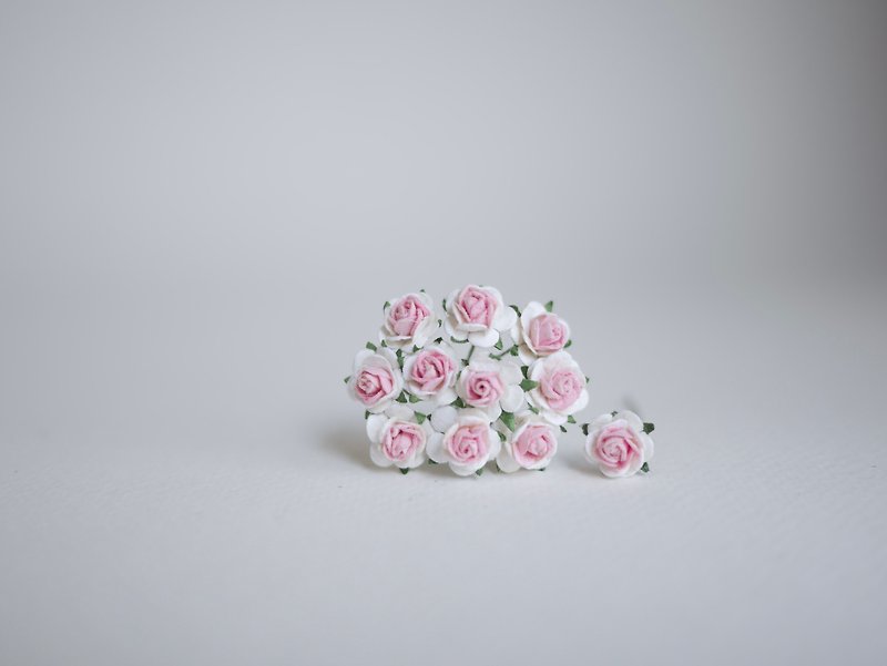 纸花用品 100 件迷你玫瑰尺寸 L 尺寸 0.8 厘米 粉白色。 - 其他 - 纸 粉红色