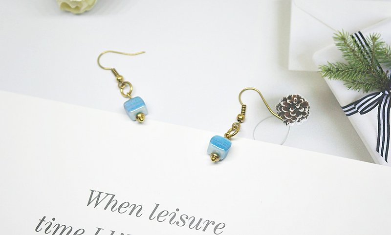黄铜X天然石<方块>-勾式耳环  #时尚可爱感 - 耳环/耳夹 - 宝石 蓝色