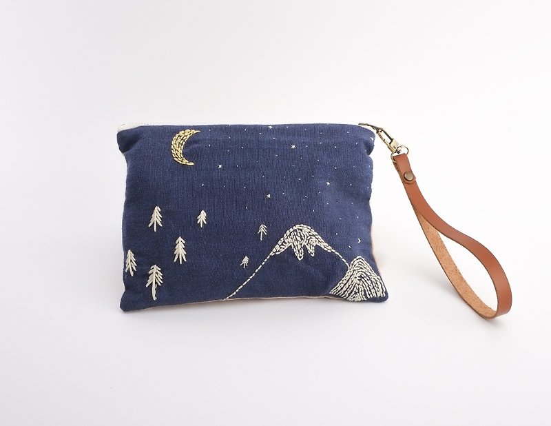 Hand embroidered purse, pouch with zip - Starry night. - 其他 - 绣线 蓝色