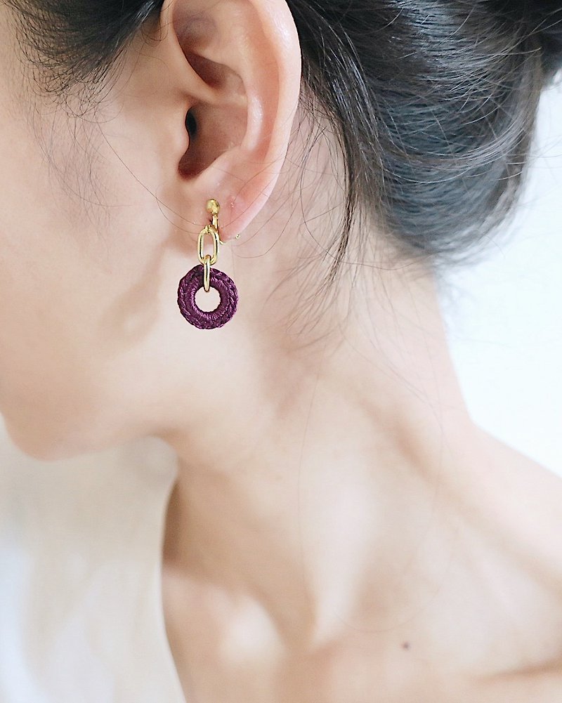 【endorphin】绣线编织黄铜耳环 - 耳环/耳夹 - 棉．麻 紫色