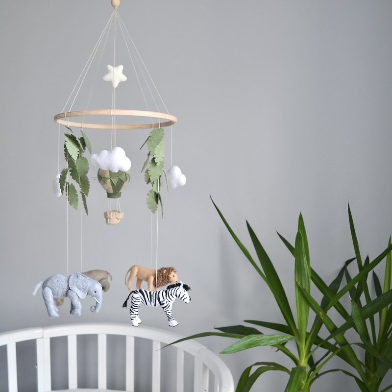 Baby mobile Safari, Safari nursery decor, Animal mobile hanging for baby