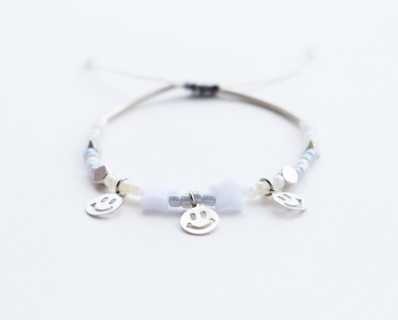 Smiley white star adjustable string bracelet - 手链/手环 - 聚酯纤维 白色