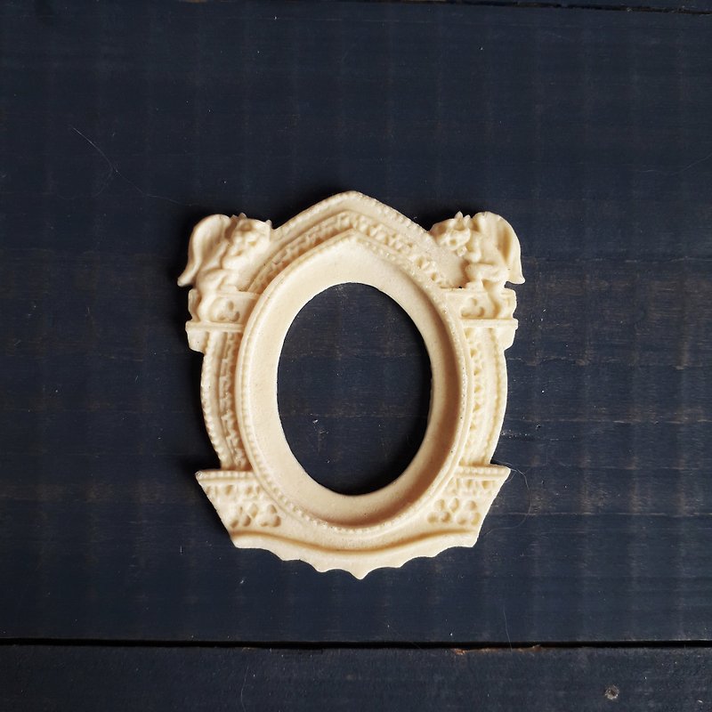 塑料 其他 - Miniature gothic frame, Ornate onlay trim supplies, Dollhouse decor 47*55 mm