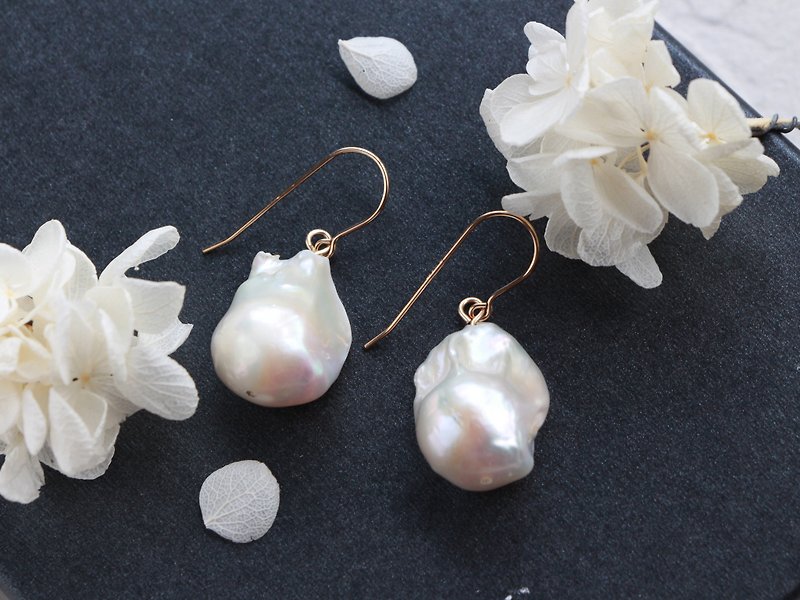 14kgf-fire ball pearl pierced earrings /can change to clip-on - 耳环/耳夹 - 其他金属 金色
