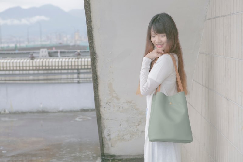 台湾原创/ C.L.M 纯素皮革/长筒托特包-棕绿 - 侧背包/斜挎包 - 人造皮革 绿色
