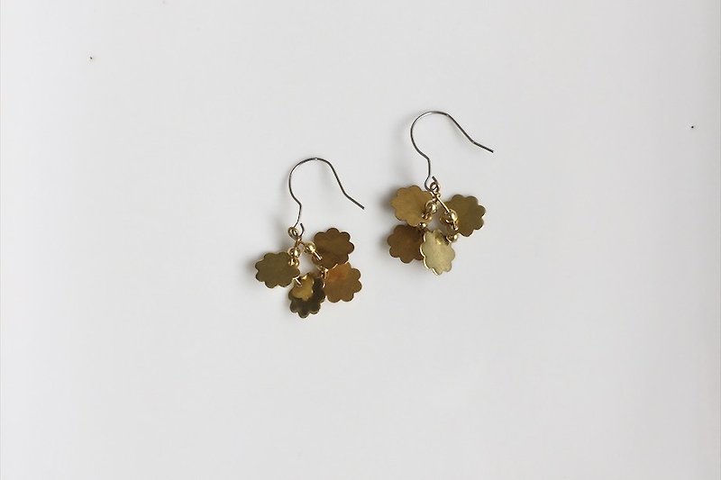 花&飞翔 黄铜造型耳环 - 耳环/耳夹 - 宝石 金色