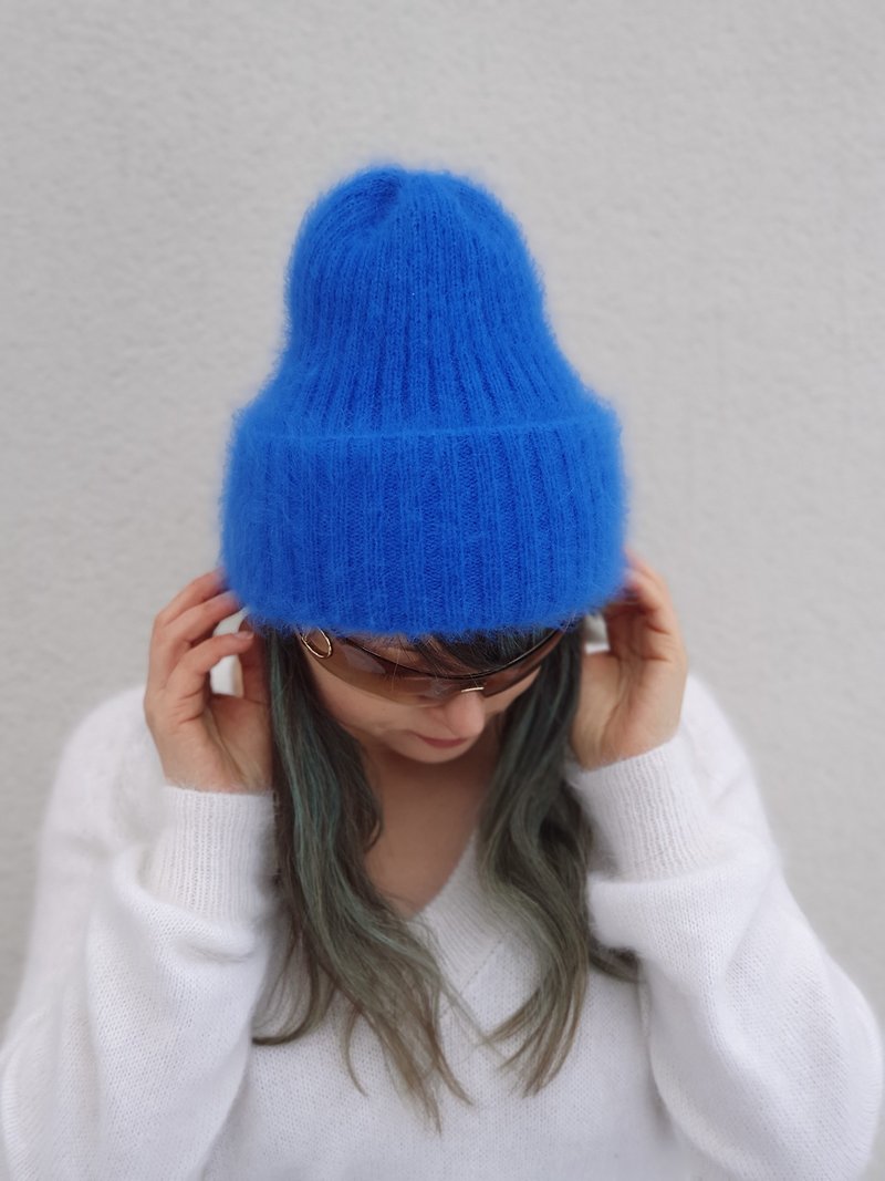 Angora blue hat. Knitted winter beanie hat - 帽子 - 羊毛 蓝色