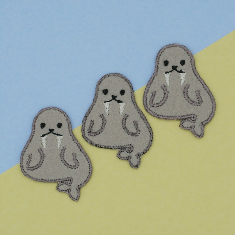 Mini Walrus Iron Patch - 编织/刺绣/羊毛毡/裁缝 - 绣线 灰色