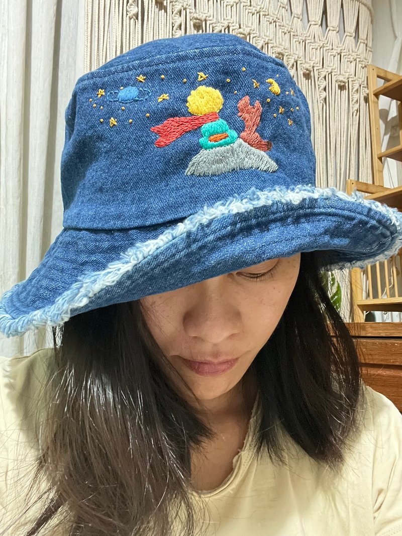 小王子刺绣渔夫帽 - 帽子 - 棉．麻 蓝色