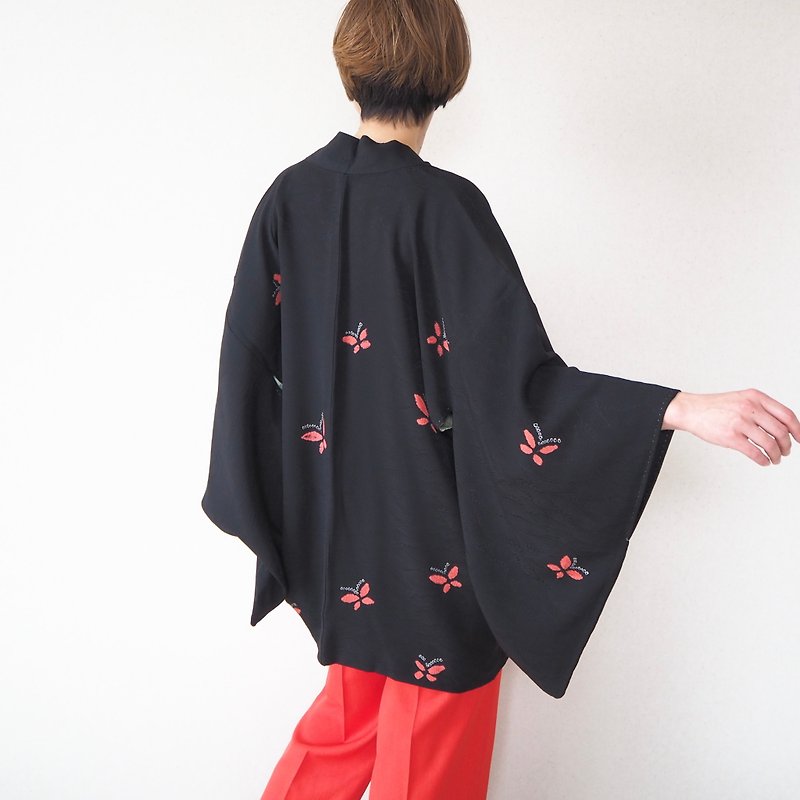 【日本制】 柔软丝绸黑色羽织、时尚日本、吉祥图案 - 女装休闲/机能外套 - 丝．绢 黑色