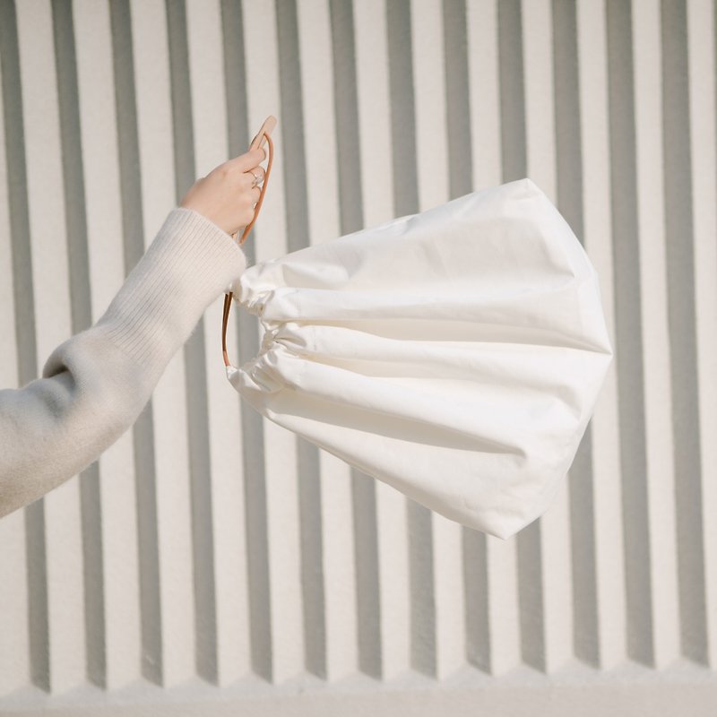 超輕帆布側背包-乳白色 可摺疊環保購物袋 簡約束口包 旅行單肩包 - 侧背包/斜挎包 - 棉．麻 白色