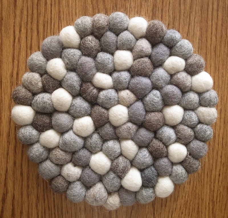 羊毛毡  球球 手工 隔热垫 餐垫 锅垫 茶壶垫 圆形 20cm 灰 - 餐垫/桌巾 - 羊毛 灰色