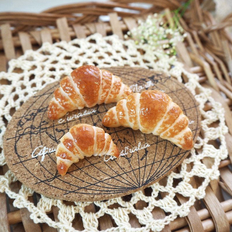 Brooch / miniature bread / Big size croissant - 胸针 - 粘土 