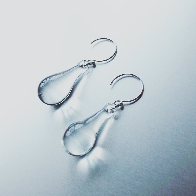 Water drop shaped Earring/ WH /BK - 耳环/耳夹 - 玻璃 透明